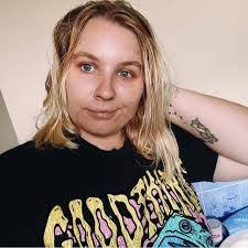 Laura Sharp's Instagram, Twitter & Facebook