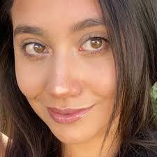 Elina Arroyo's Instagram, Twitter & Facebook