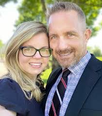 Kari Mount's Instagram, Twitter & Facebook