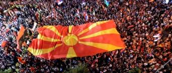 Македонцами называют также людей, проживающих в географической области македония, вне македония — энциклопедия «славяне». Desyatki Tysyach Makedoncev Mitingovali Za Premera Obvinyaemogo V Korrupcii Evropejskaya Pravda