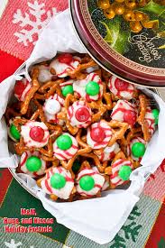 Easy dessert recipes are my favorite, this one is so much fun with just a few ingredients! M M Hugs And Kisses Holiday Pretzels Roti N Rice