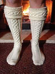 The book, designs for knitting kilt hose and knickerbocker stockings, by veronica gainford, is used as a guide to construction and stitch patterns for the hose. He Mo Leanan Kilt Hose Pattern By Anne Carroll Gilmour Kilt Socks Sock Knitting Patterns Knitting Socks
