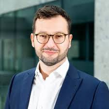 Tim Bresnahan (@timobres)