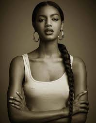 Je réalise de belles coiffures et tresses aux femmes, enfants et hommes afro, métisses, blancs pour toute occasion. Tresse Pour Cheveux Crepus Court