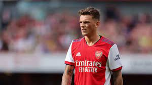 Arsenal plays in the premier league, the top flig. Uwzcbnoewzcxtm