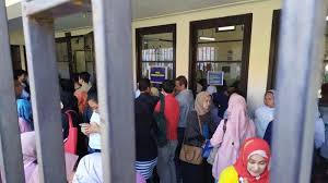 Check spelling or type a new query. Demi Bersekolah Di Sma Favorit Di Bandung Pendaftar Ppdb Sma Pakai Kk Beralamat Kantin Smp Tribun Jabar