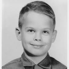 🏰 Recognize the Sand Castle? 🏖️ This iconic structure isn't just any old  mansion—it's one of the most visited private homes in America. Built in  1939, it spans over 17,000 square feet
