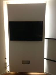 Wie Du Eine Tv Ruckwand Mit Glow Und Kuchenschranken Selber Bauen Kannst Ikea Hack Mimimia Diy Living Indirekte Beleuchtung Ruckwand Unterschrank Ikea