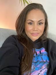 Nadine Peters's Instagram, Twitter & Facebook