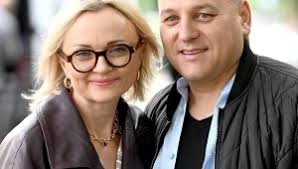 Kim jest tata Sary James? John James ma talent, który przekazał córce