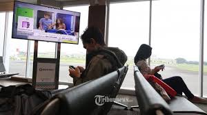Siaran tv digital akan segera menggantikan tv analog di indonesia. Kominfo Siapkan Infrastruktur Analog Switch Off Untuk Siaran Tv Digital Di 22 Provinsi Tribunnews Com Mobile