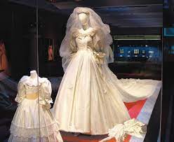 Princess Diana S Wedding Dress Designed By David And Elizabeth Emanuel 1981 Princess Diana Wedding Princess Diana Wedding Dress Princess Diana Dresses