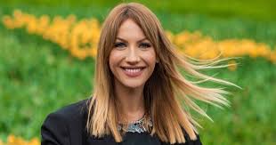 Знаменитая телеведущая планировала стать учительницей, а юмор довел ее до телевидения. Lesya Nikityuk Primeryala Samye Populyarnye Pricheski Foto 1k Pervaya Krymskaya