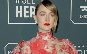 One afternoon in midsummer, the actor saoirse ronan walked along a clifftop path above howth, a ronan loves her country. Saoirse Ronan Scharfe Kritik An Den Oscar Nominierungen