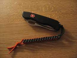 This project is explained by weavers of eternity in hd video. 27 Diy Paracord Knife Lanyard Patterns With Instructions