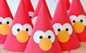 Invite elmo, big bird, and all the whole gang with the help of our party guide and party supplies. Diy Elmo Birthday Party Ideas By Lindi Haws Of Love The Day