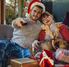 Er lauscht in die verschneite nacht hinaus, ob irgendwo ein glöckchen klingt. Weihnachtsfilme 2020 Netflix Free Tv Prime Wer Zeigt Was Welt