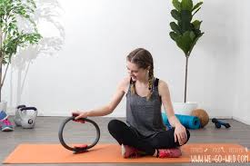 Um die körpertemperatur zu steigern, ist es am besten. Die Effektivsten Pilates Ring Ubungen Fur Zuhause We Go Wild