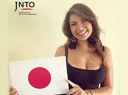 La cantante ogni estate delizia i suoi fan con scatti bollenti che generano sistematicamente la gara al commento più hot. Cristina D Avena In Costume Su Instagram E Il Web Impazzisce