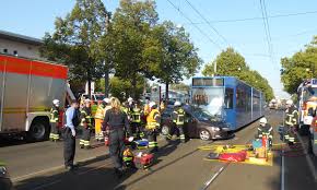 Bettenhausen Autofahrer Kommt Bei Zusammenprall Mit Strassenbahn Ums Leben Nh24 De