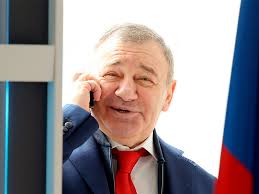 Аркадий ротенберг дал главному редактору mash максиму иксанову трёхминутное интервью, в котором назвал себя бенефициаром «дворца путина» на мысе идокопас. Lxxv6a1sxzurpm