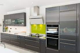 Plus ou moins foncé, il permet de créer des ambiances différentes à travers les pièces de la maison. Cuisine Gris Anthracite 56 Idees Pour Une Cuisine Chic Et Moderne