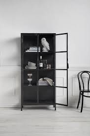 Nordal Vitrinenschrank Aus Metall Schwarz 175cm Myadele Vitrinenschrank Vitrine Glasschrankturen