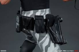 He has a problem with authority and though his job is often violent, he's the best at what he does. Snake Plissken Statue 1 3 Escape From New York 64 Cm Blacksbricks