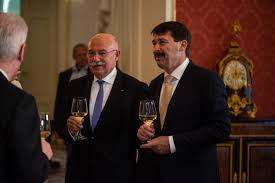 Már javában köztársasági elnök volt áder jános, amikor egy fogadáson,. President Ader Hosts Members Of Friends Of Hungary Foundation Hungary Today