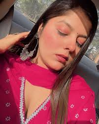 ☀️💋🌸  #sunkissed#goldenhour#ethnicwear#traditional#ethnicjewellery#jhumka#bindilove#kohleyes#haldioutfit#fashion#stylish#fashionstyle#styleinspiration#ootd#instagram#foryou#explore