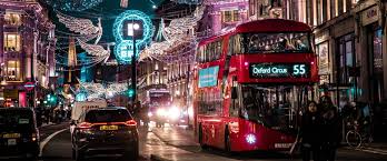 Etwa zur mittagszeit beginnt in england am ersten weihnachtsfeiertag das gemeinsame speisen mit der familie. Weihnachten In England So Feiern Die Briten Weihnachtszeit Net