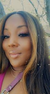 Danielle Bratton's Instagram, Twitter & Facebook