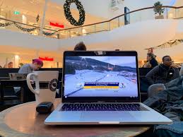 Jumpyard nacka forum vi tror på kombinationen av fysisk aktivitet och glädje. Niklas Svensson Auf Twitter Nar Ungarna Ar Pa Jumpyard I Nacka Forum Parkerar Jag Pa Espresso House Med Datorn Nu Skidor