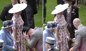 Mike Tindall Performs A Bizarre Magic Trick To The Queen At Ascot Mike Tindall Royal Family England British Royal Family