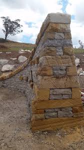 By Geoff Duggan Http Www Geogenic Com Au Steinwand Bausteine Holzterasse Garten