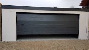 Sollten sie dort einmal eine kleinigkeit vergessen haben oder nur mal eben kurz nachschauen wollen, dann brauchen sie dafür nicht extra das gesamte garagentor zu. Doppel Garage Grossraumgarage Aus Stahl Mit Sektionaltor News Brandl