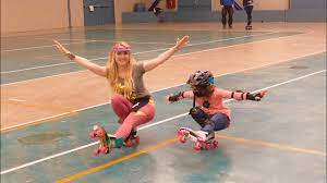 Mohawk turn, spiral skating, shuffling, crossovers, backward crossovers, shoot the duck advanced level skaters will also learn to roller sk8 dance! Roller Skating Lesson Swizzles Shoot The Duck Try It Youtube