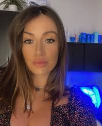 𝐇𝐘𝐃𝐑𝐎𝐏𝐄𝐏𝐓𝐈𝐃𝐄 𝐏𝐑𝐎 𝐅𝐄𝐀𝐓𝐔𝐑𝐄: Glow Skin LLC Brooke  Carpenter owns Glow Skincare LLC located in Carmel, Indiana. She is a  licensed holistic acne specialist and skin pen premier partner. She  specializes in treating