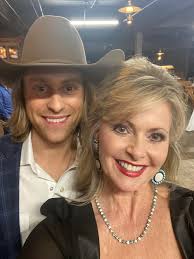 What a sweet meeting with cousins