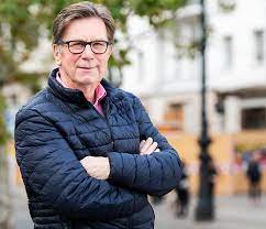 Arno funke (born 14 march 1950), alias dagobert, is a reformed german extortionist, now an author. List Gruppe Das Geldversteck Unter Der Spule Im Interview Mit Dagobert