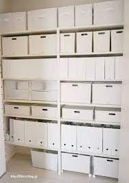 収納上手さんに学ぶ 収納ボックスの使い方 キッチンやリビング毎の気になる中身とは キナリノ クローゼット 収納 インテリア 収納 収納 アイデア