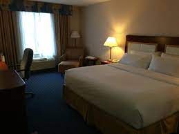 Kandooma beach is minutes away. Executive King Room Picture Of Holiday Inn Express Hotel Suites Belleville Tripadvisor