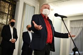 Najgoręcej zrobiło się, gdy piotr ikonowicz powiedział do karola karskiego, że ojciec dyrektor powinien pofatygować się do protestujących „na kolanach, a następnie wziął się za recenzowanie polskiego kościoła. Ikonowicz Szokuje Sady W Prl Byly Bardziej Ludzkie Niz Te Obecne Blog Salon24 News
