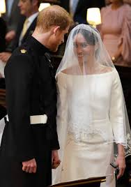 Die Ersten Bilder Von Meghan Markles Brautkleid Wir Verraten Den Designer Prinz Harry Hochzeit Royale Hochzeiten Braut