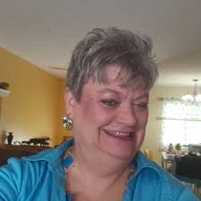 Are there places between Lima and Dayton that have fancy non-alcoholic  milkshakes and petting zoos nearby?