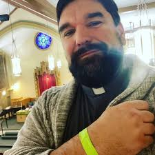 أنا جالس هنا