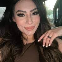 Roxanne Towne's Instagram, Twitter & Facebook