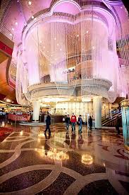 Mardi Gras Hotel Casino Las Vegas Convention Center Chandelier Met Afbeeldingen Hotels Reizen Steden