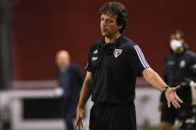 Para menon, a própria substituição de fernando diniz é complicada para a diretoria do são paulo no momento devido à falta de opções no mercado, além de não haver um tempo para preparar o time. Afirmacao De Fernando Diniz Como Tecnico Passa Por Melhorar A Defesa Painel Tatico Ge