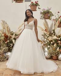 Brautkleid, hochzeitskleid carmen, brautkleider online in maßanfertigung oder in recklinghausen kaufen. Carmen Hochzeitsblume
